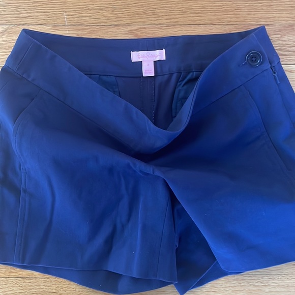 Women’s Lily Pulitzer navy shorts size 2 - Picture 2 of 3